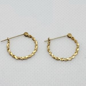 3/4" gold hoop earrings